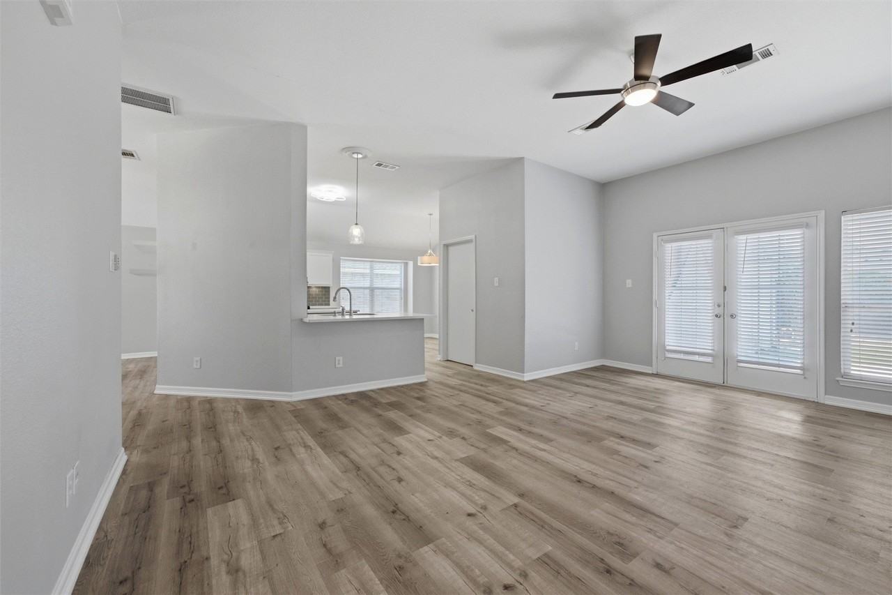 117 Clover Leaf Ln - Photo 4 of 18