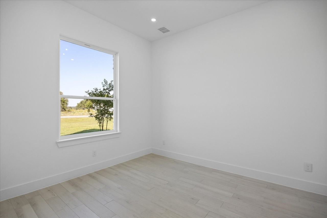 2057 Glenhollow Dr - Photo 4 of 39