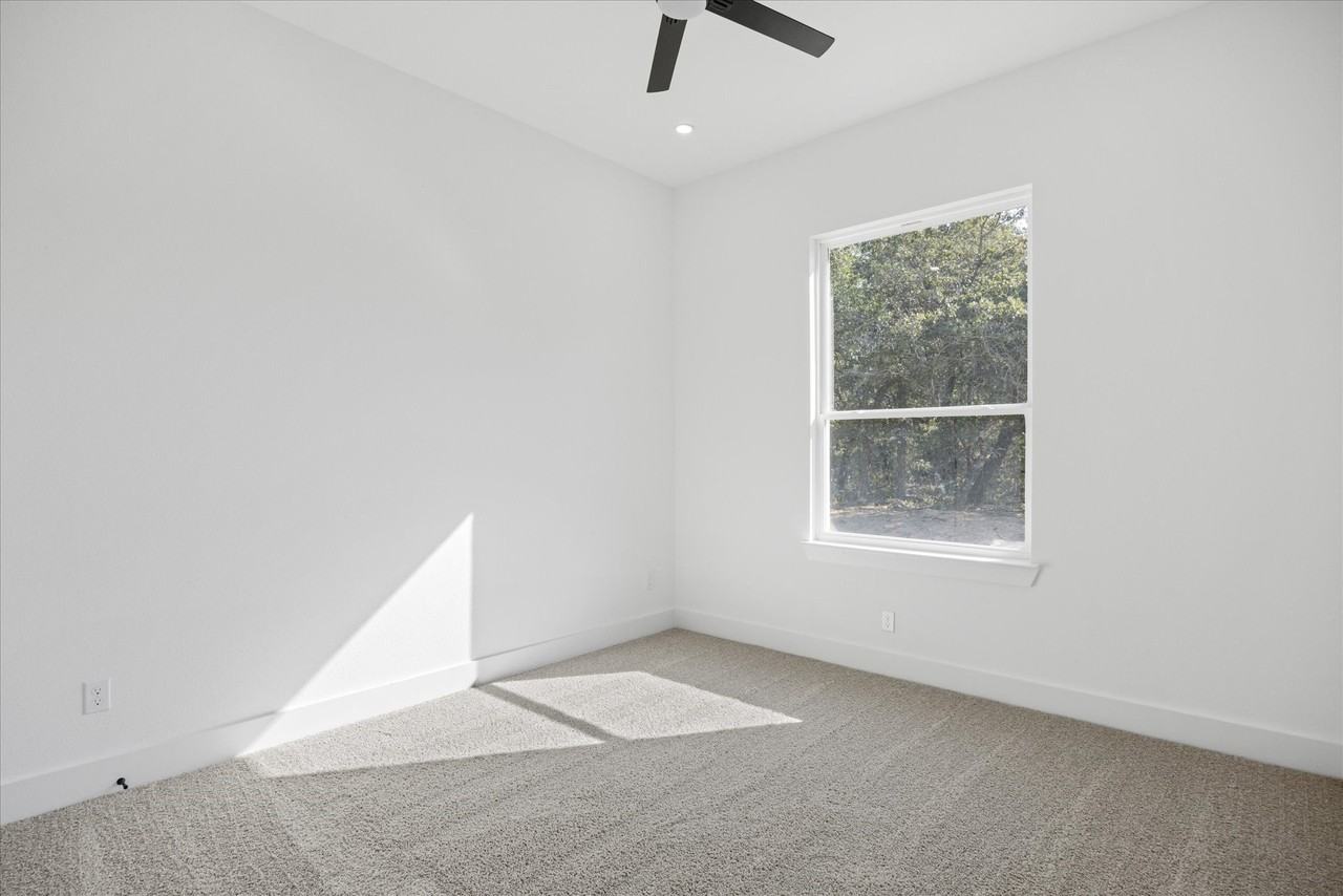 2057 Glenhollow Dr - Photo 6 of 39