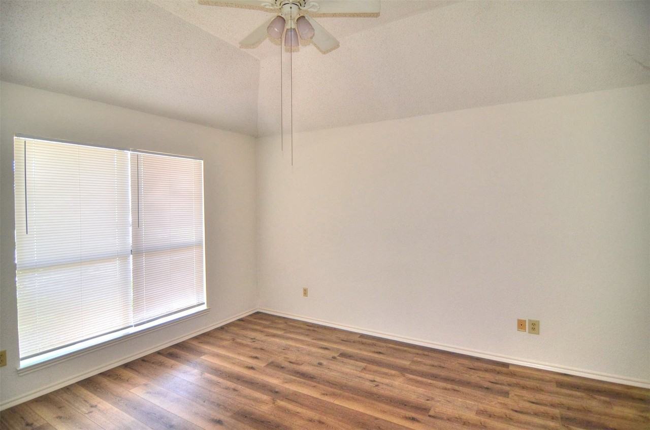 8901 Greentree Dr - Photo 6 of 11
