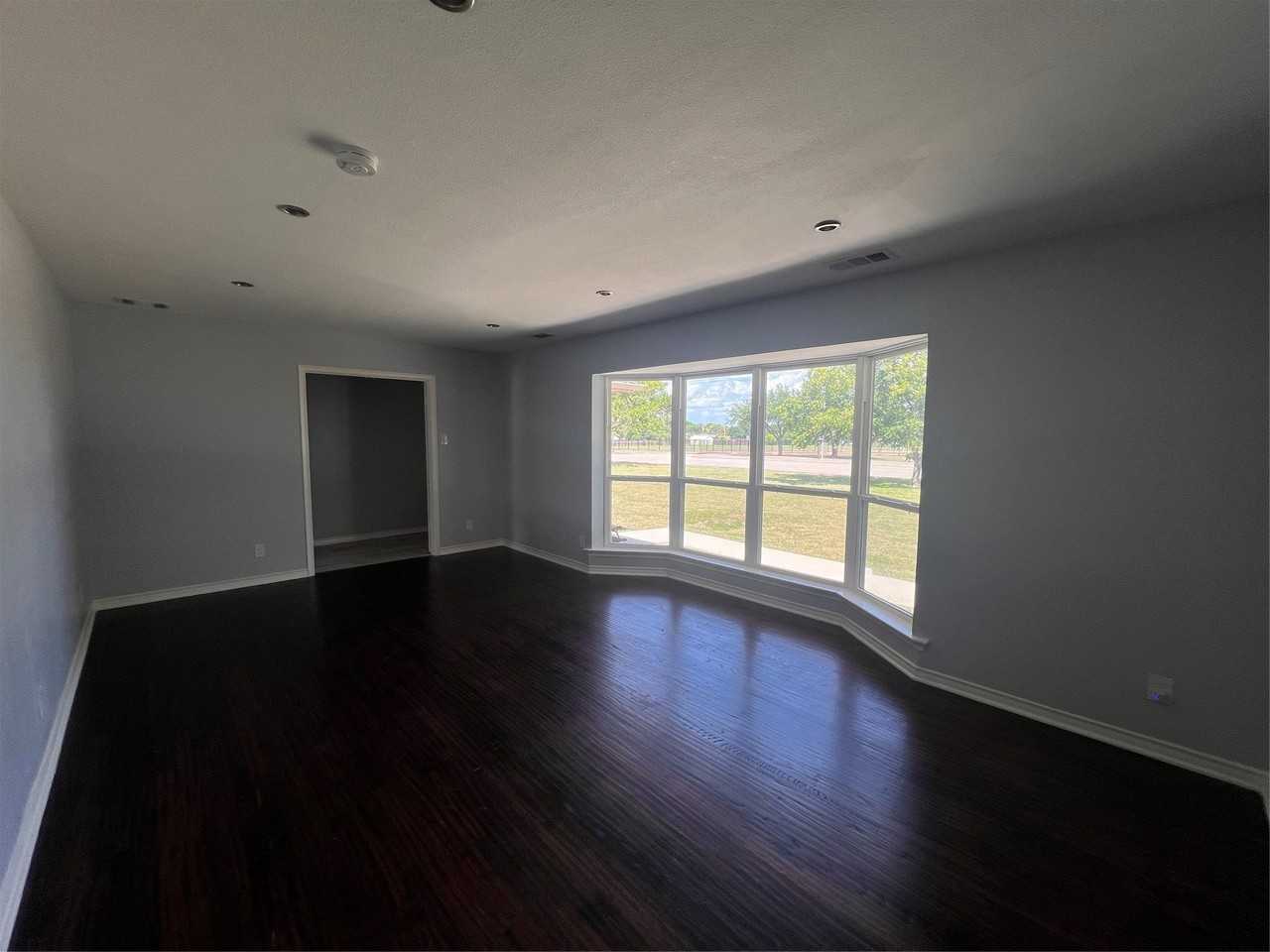 2917 Hickox Rd - Photo 3 of 15