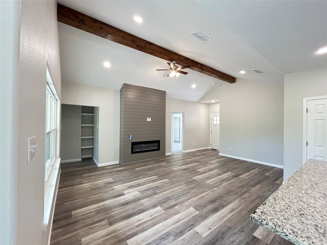 921 Putman St - Photo 4 of 15