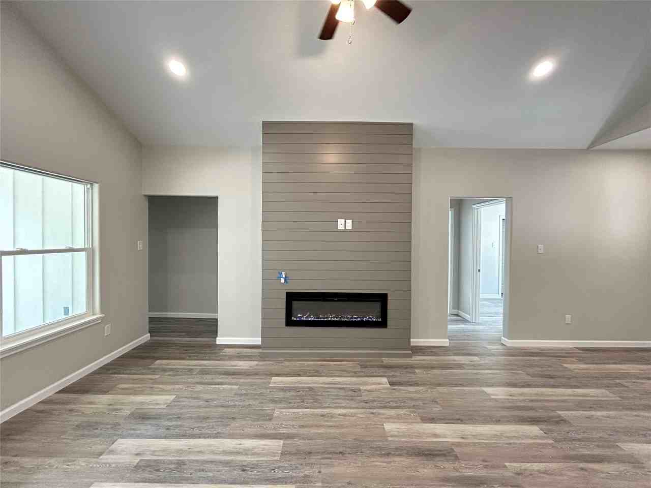 921 Putman St - Photo 5 of 15