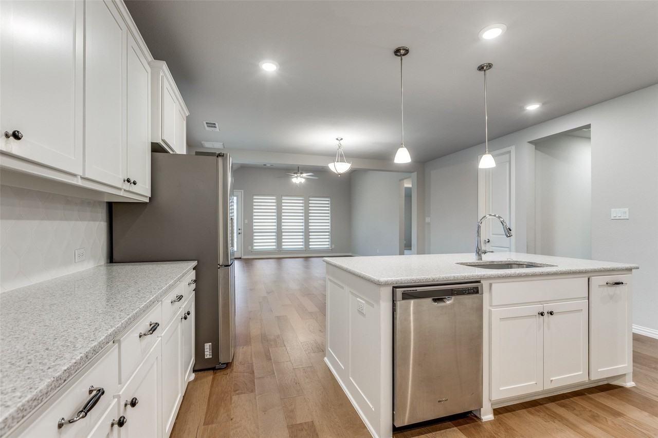1600 Bird Cherry Ln - Photo 6 of 23