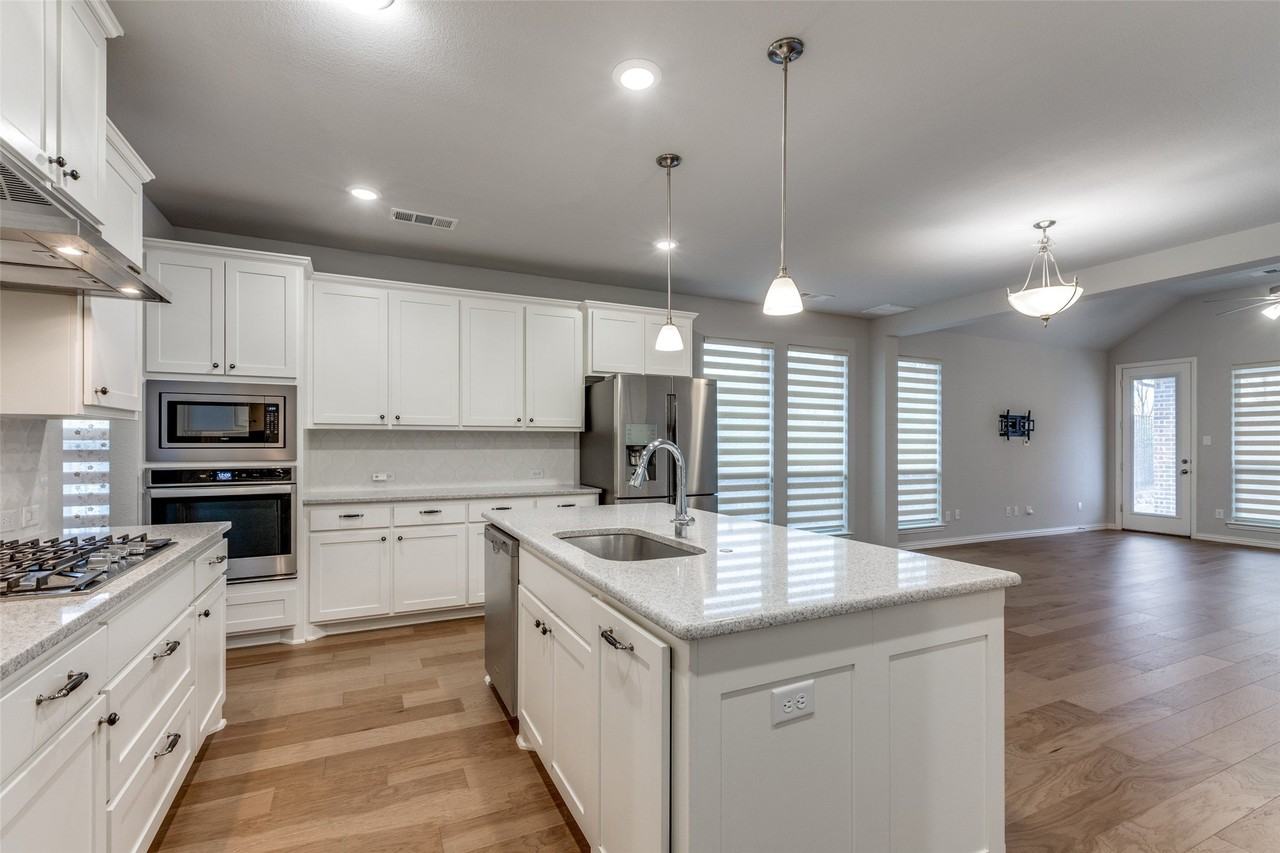 1600 Bird Cherry Ln - Photo 7 of 23