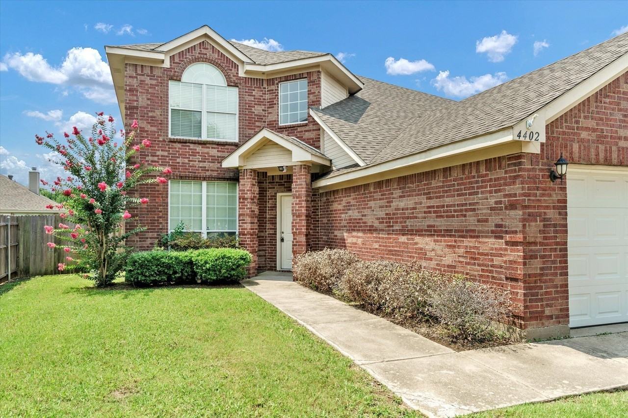 4402 Emerald Leaf Dr - Photo 2 of 27
