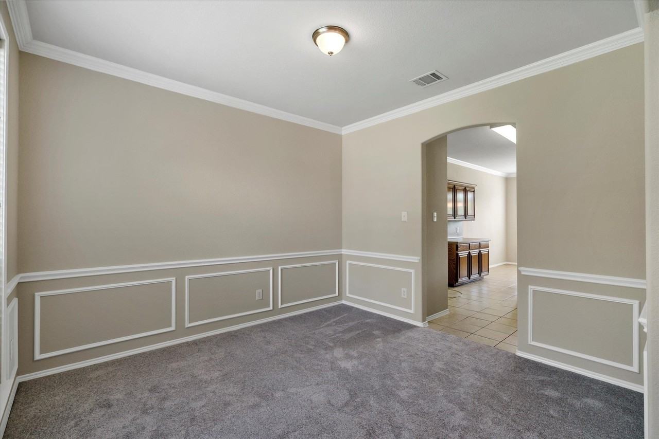 4402 Emerald Leaf Dr - Photo 5 of 27