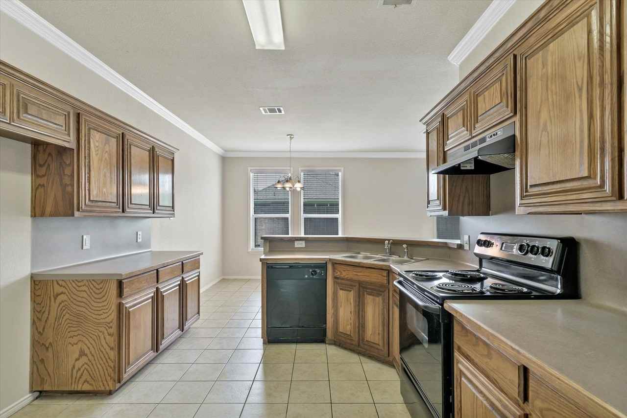 4402 Emerald Leaf Dr - Photo 6 of 27