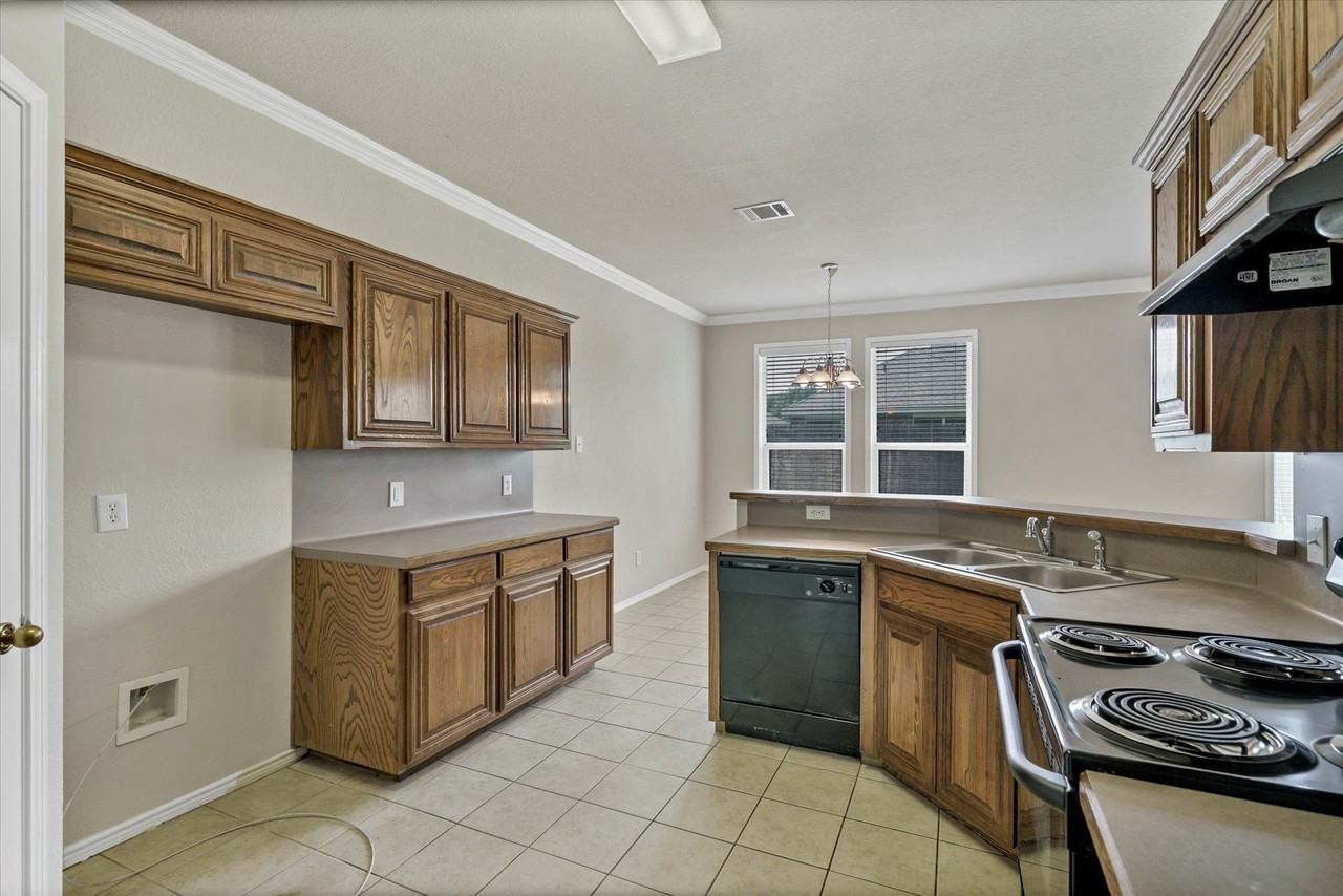 4402 Emerald Leaf Dr - Photo 7 of 27