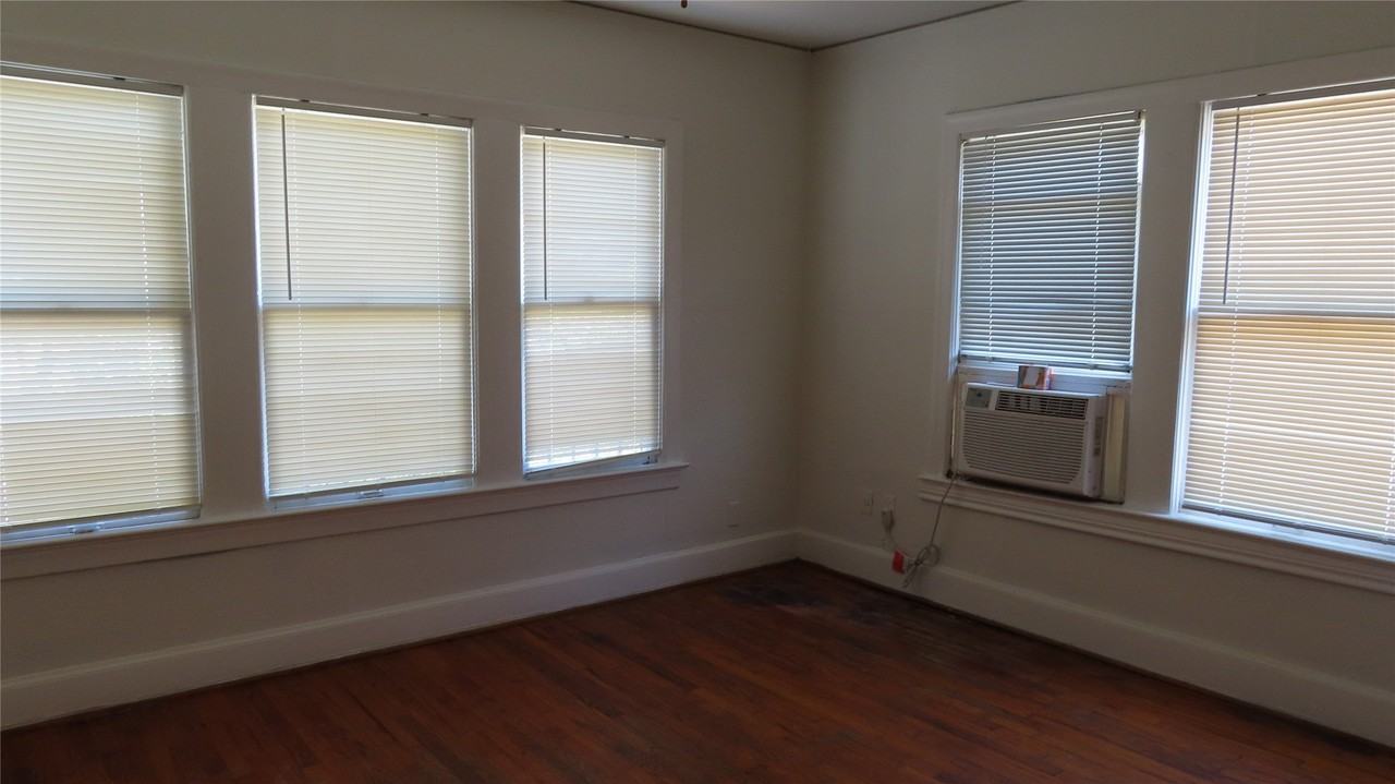 5906 Oram St #6 - Photo 3 of 8