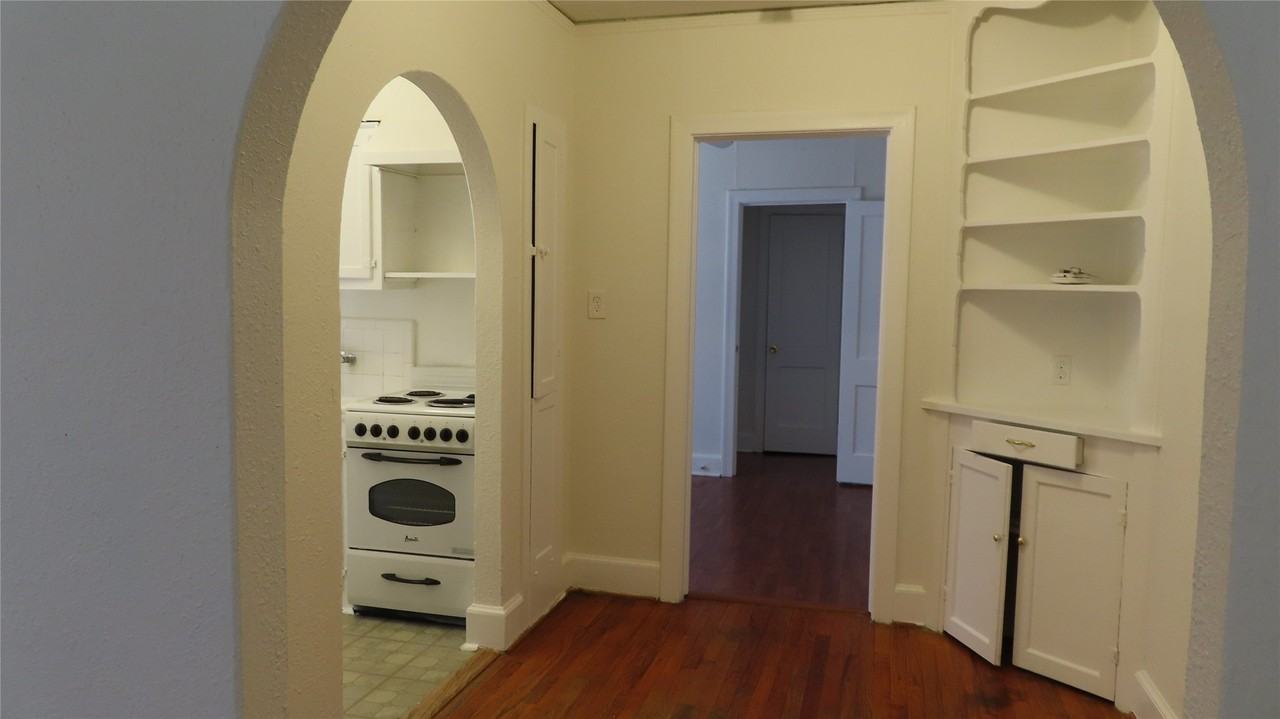 5906 Oram St #6 - Photo 5 of 8