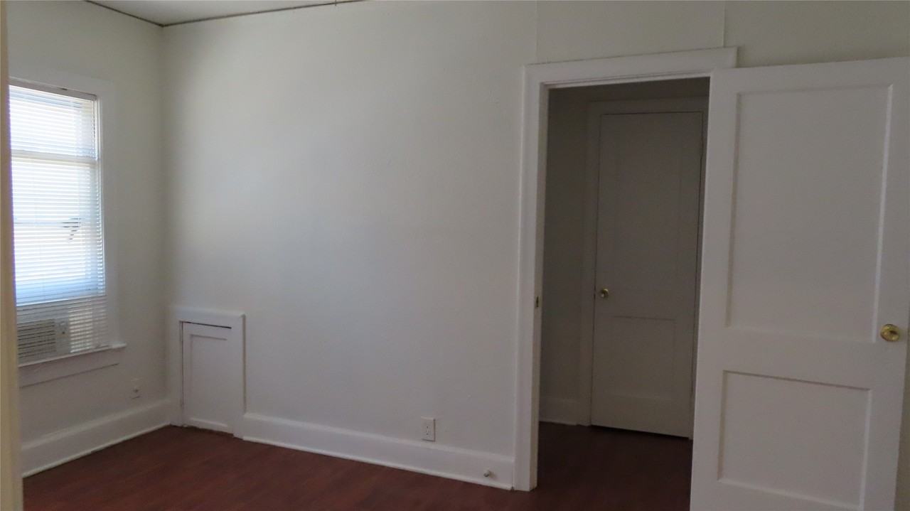 5906 Oram St #6 - Photo 7 of 8