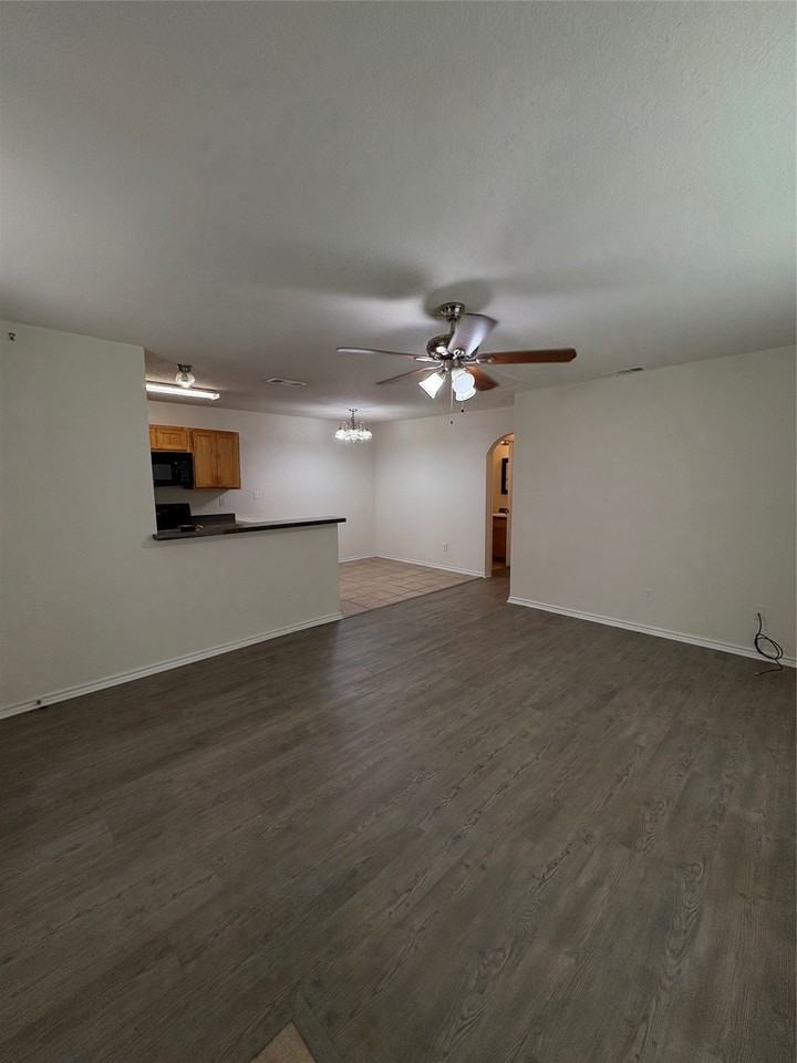 8128 Doreen Ave - Photo 4 of 20
