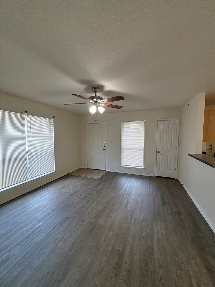 8128 Doreen Ave - Photo 5 of 20