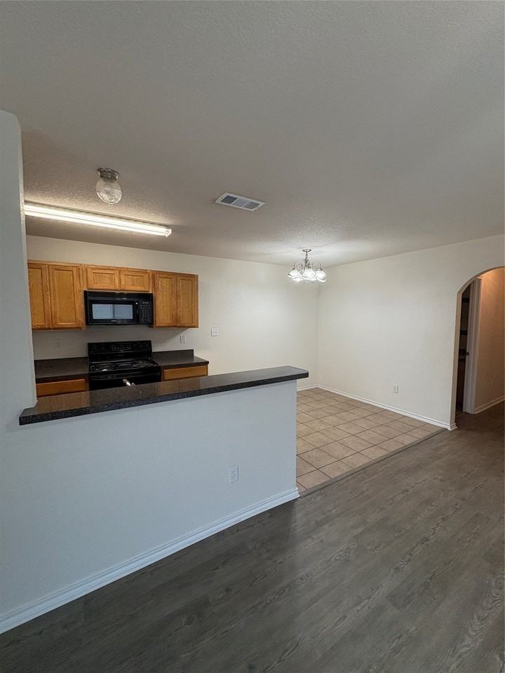 8128 Doreen Ave - Photo 6 of 20