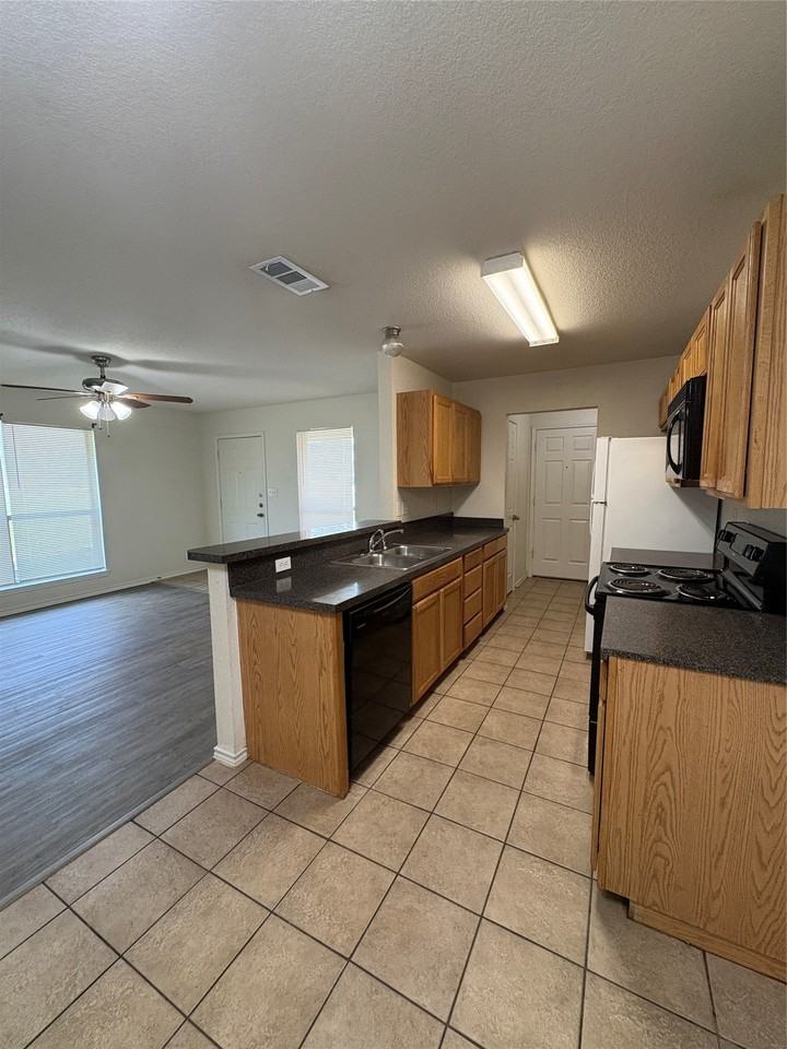 8128 Doreen Ave - Photo 7 of 20