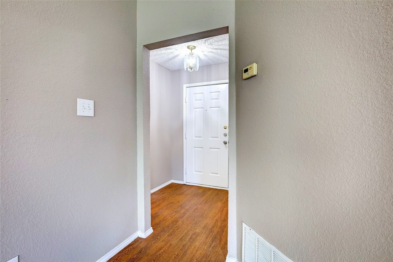 2363 Laurelhill Ln - Photo 2 of 36