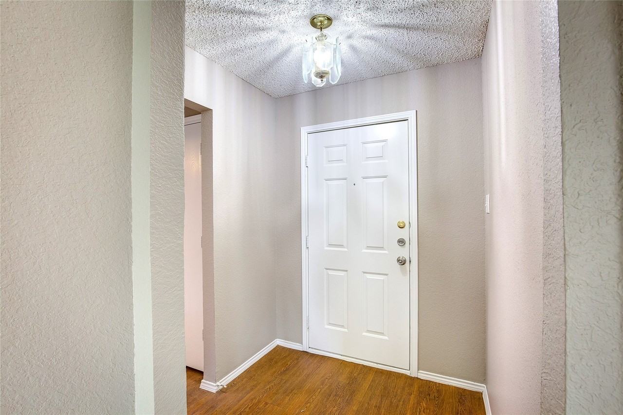 2363 Laurelhill Ln - Photo 3 of 36