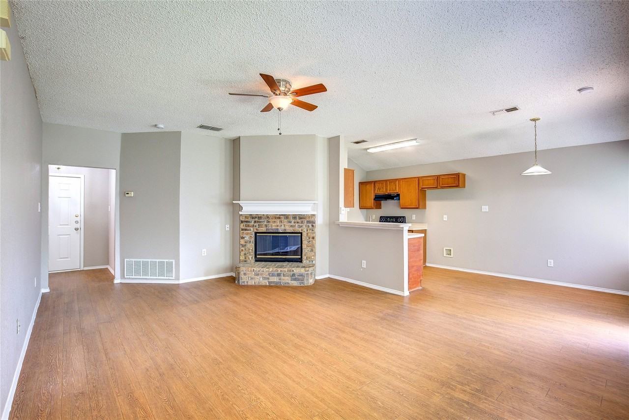 2363 Laurelhill Ln - Photo 5 of 36