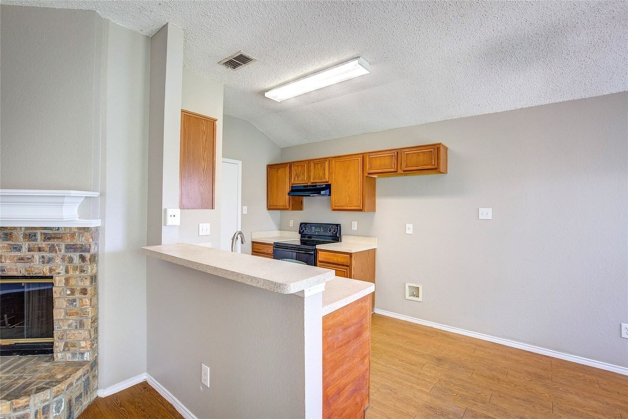 2363 Laurelhill Ln - Photo 6 of 36