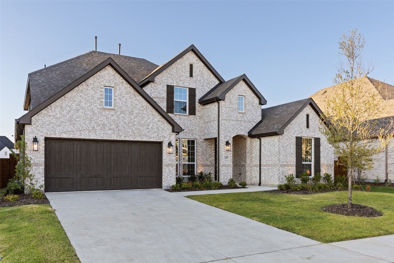 2380 Rainforest Dr - Photo 2 of 40