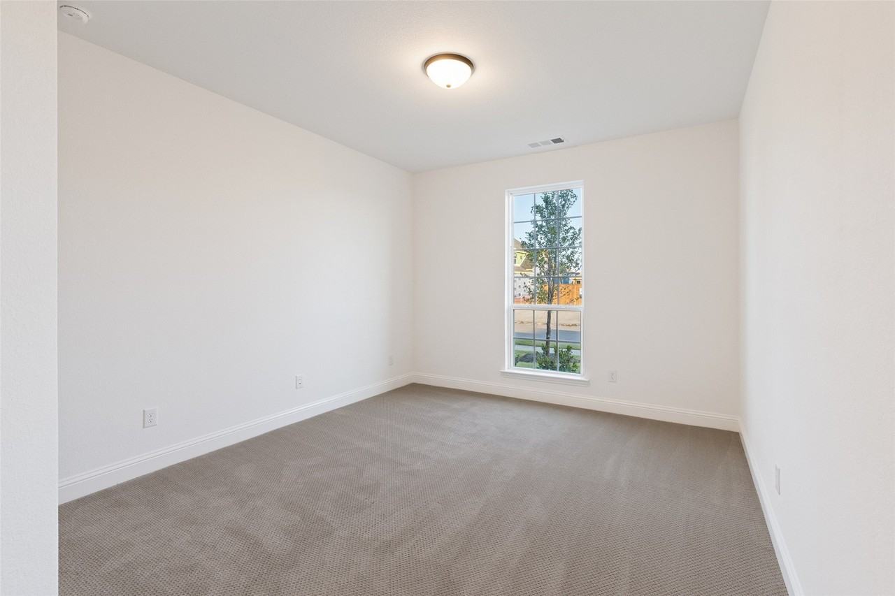 2380 Rainforest Dr - Photo 5 of 40