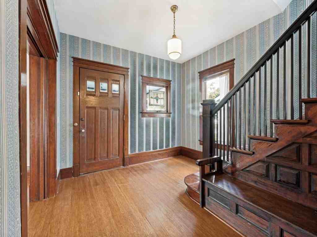 5623 Victor St - Photo 2 of 20