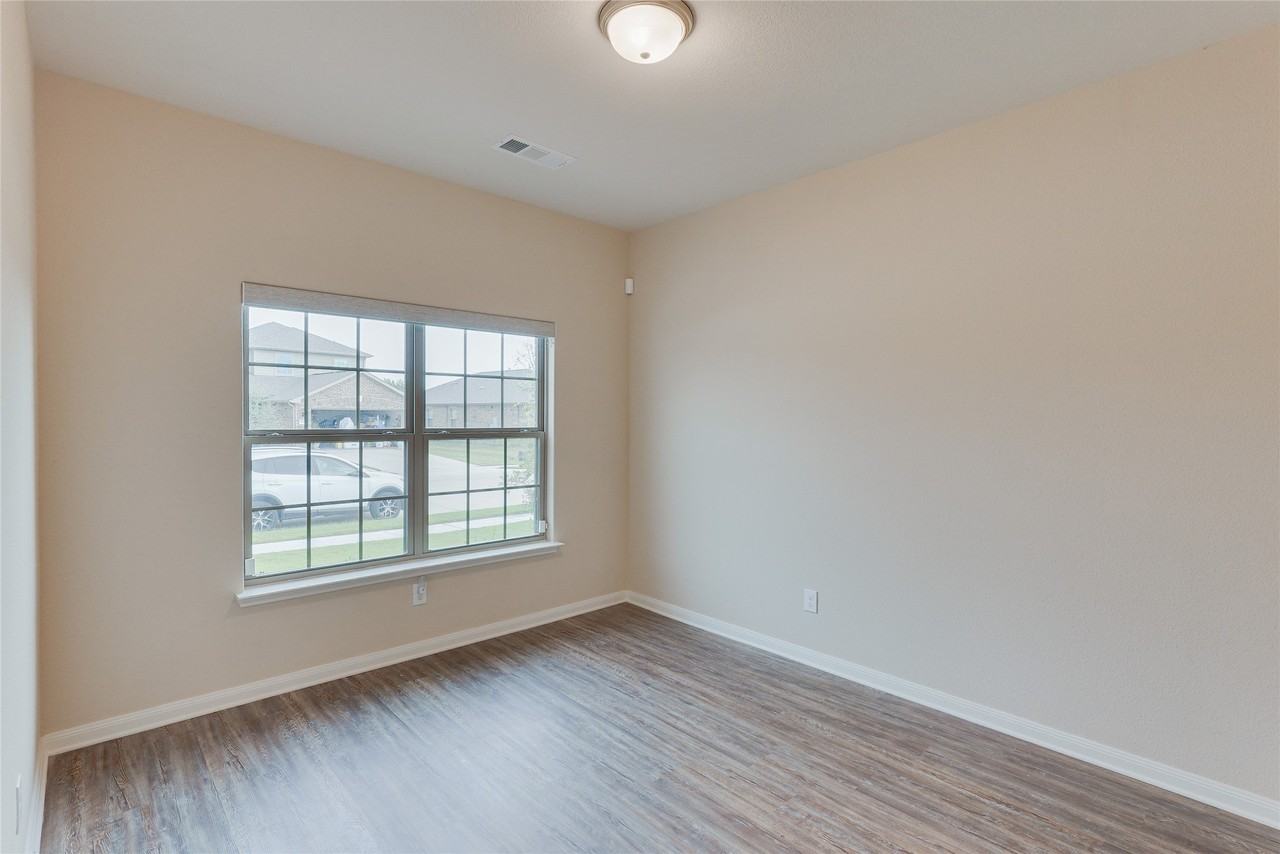 1517 Hill Top Ct - Photo 7 of 31