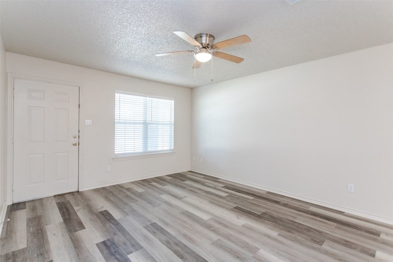 3311 W Fm 813 #B - Photo 5 of 25