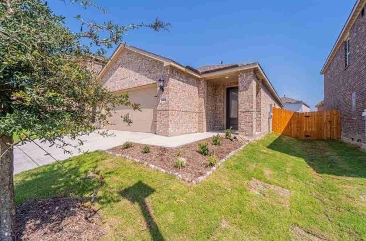 1204 Witherspoon Ln - Photo 3 of 25