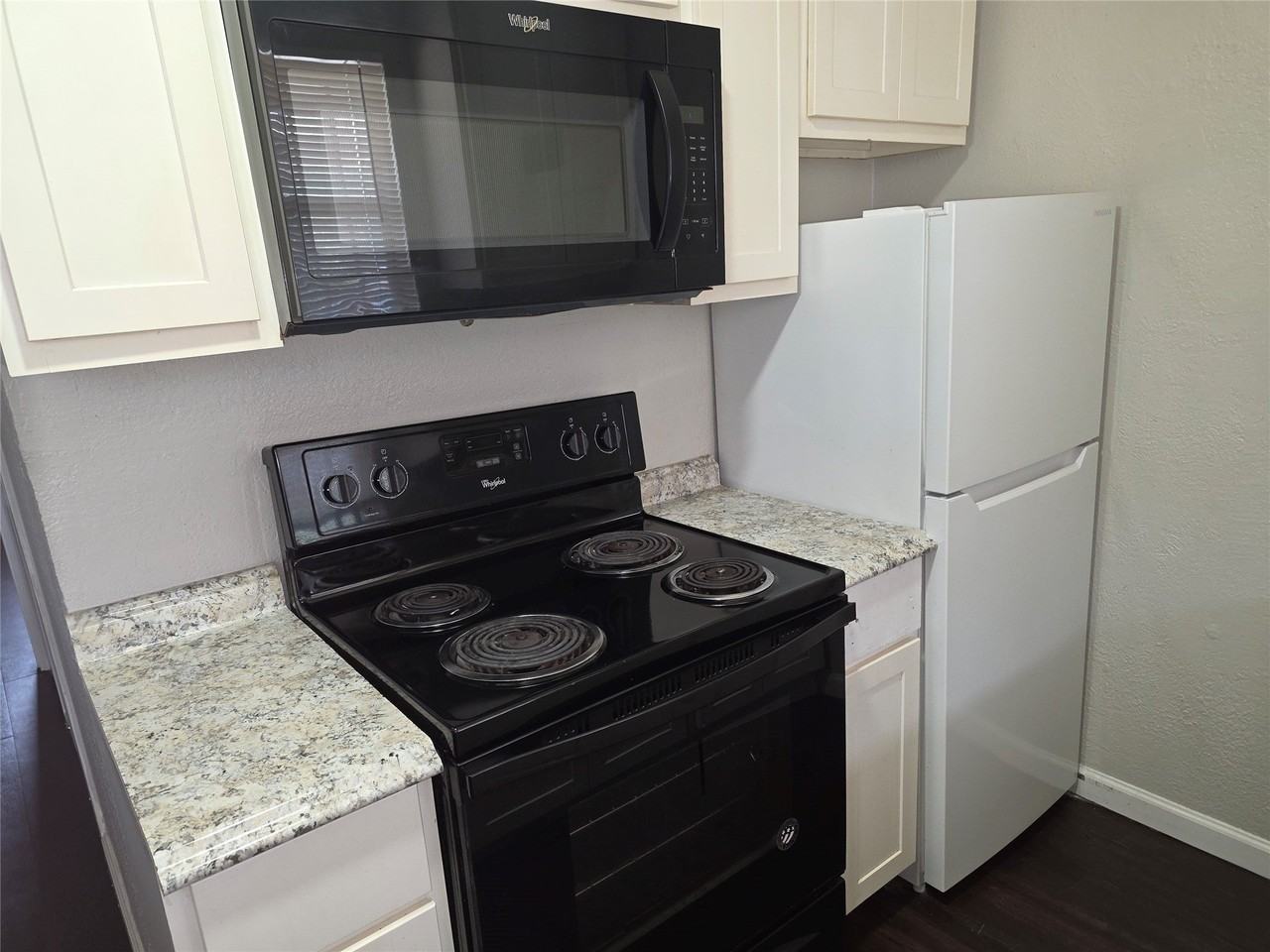 3910 Polly St #203 - Photo 4 of 8