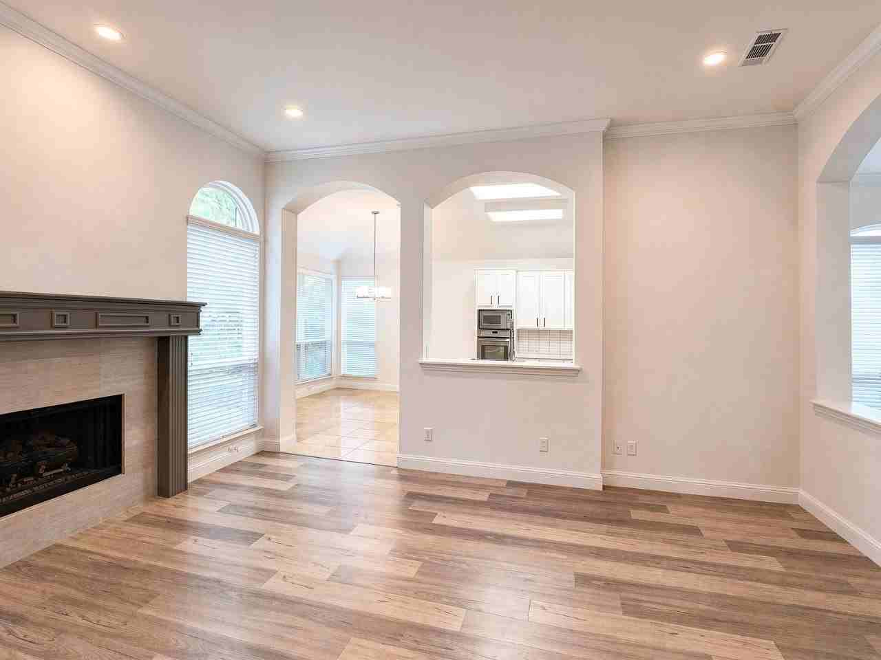 3867 Ridgelake Ct - Photo 5 of 16