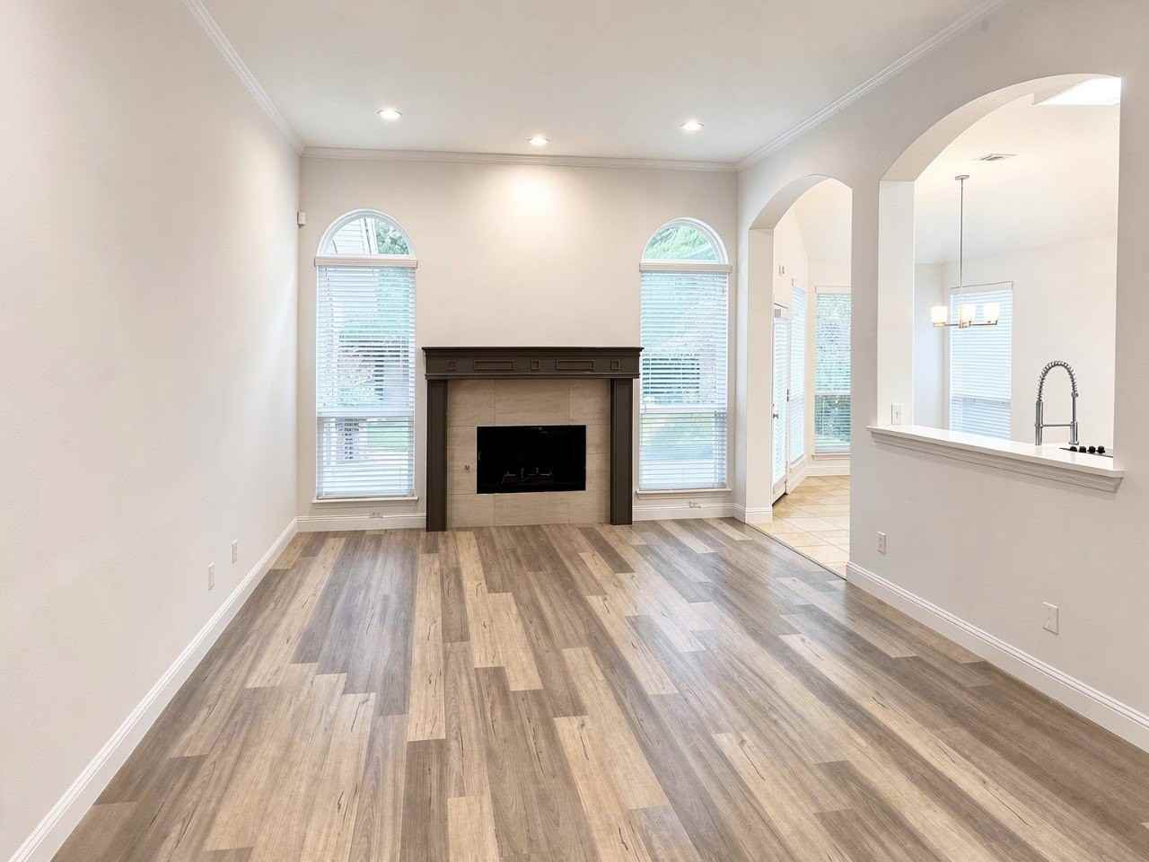 3867 Ridgelake Ct - Photo 6 of 16