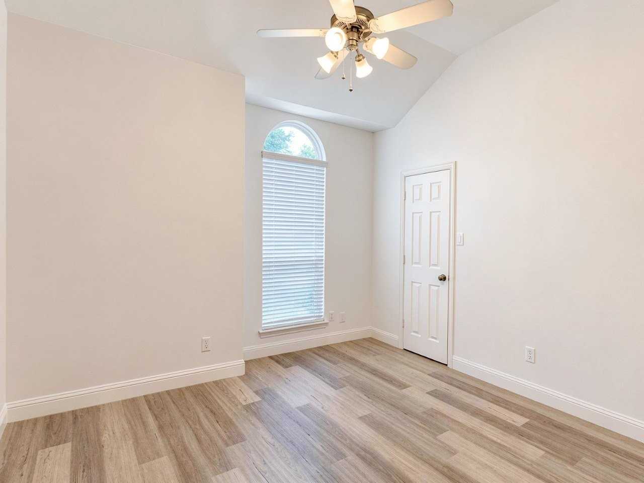 3867 Ridgelake Ct - Photo 7 of 16