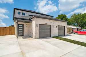 featured image of 8009 Doreen Ave #8009