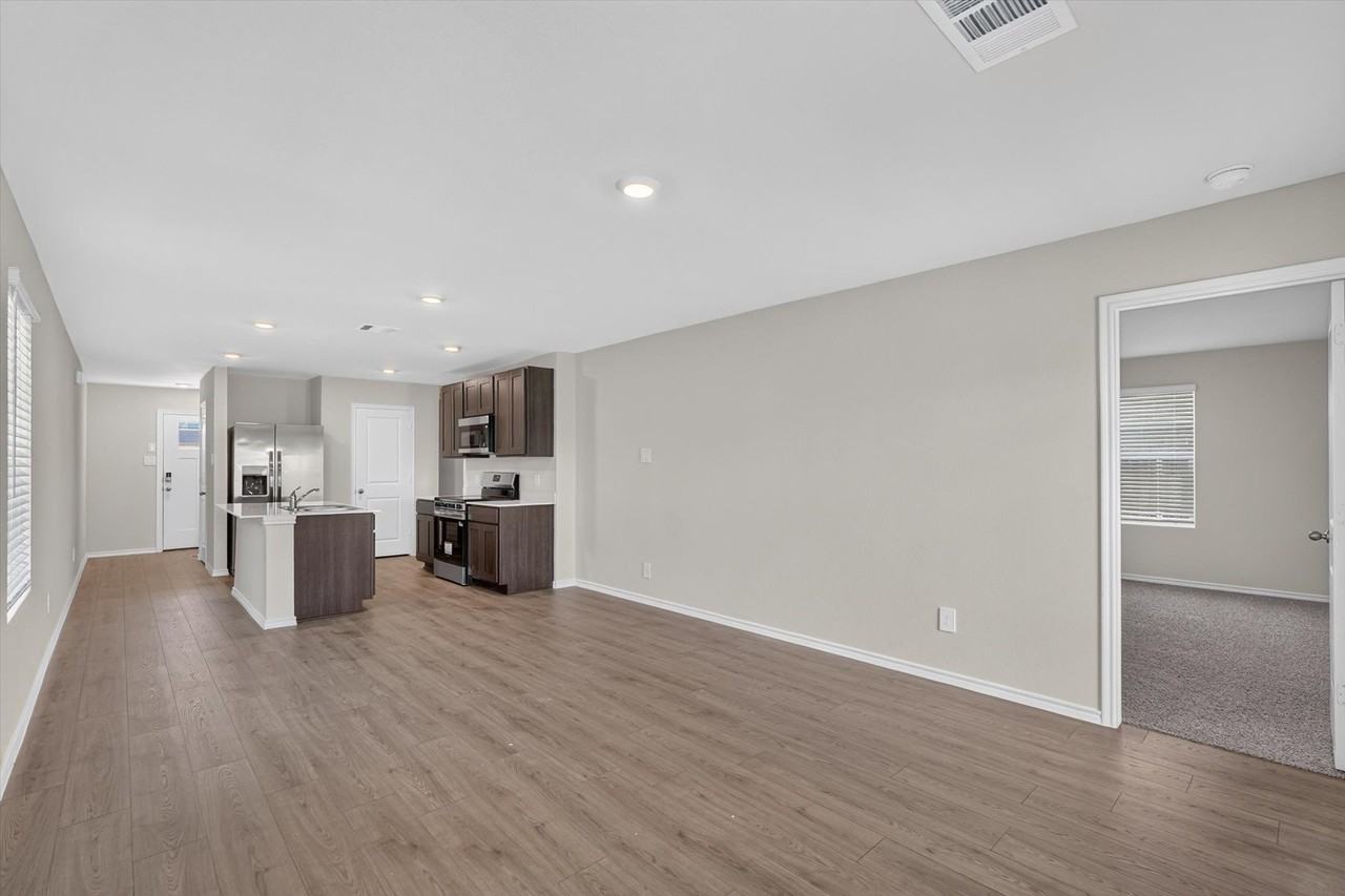 1817 Teton River Dr - Photo 3 of 31