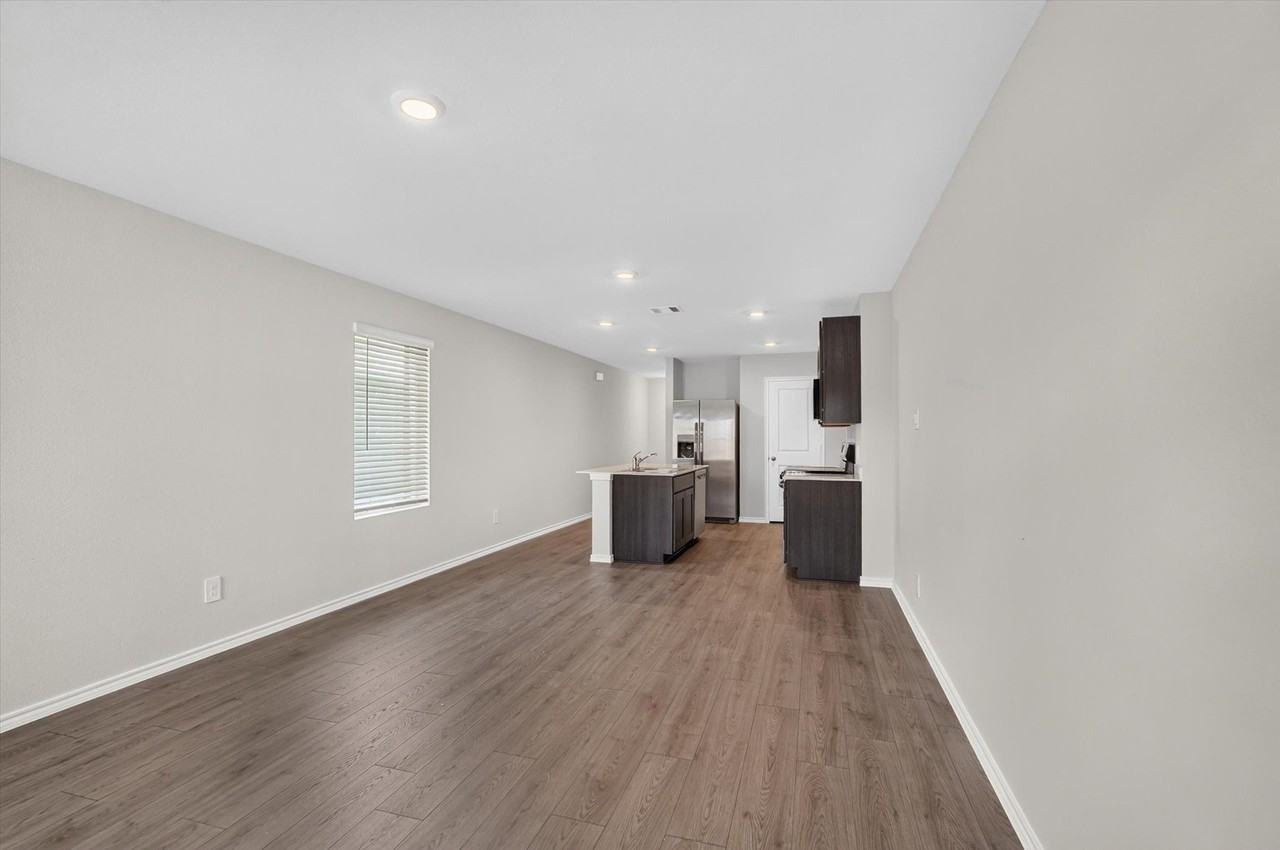 1817 Teton River Dr - Photo 4 of 31