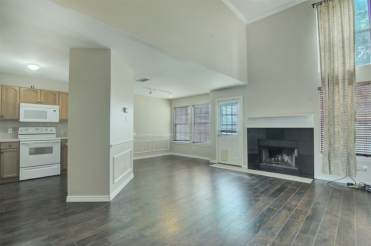 12816 Seaside Dr - Photo 2 of 17