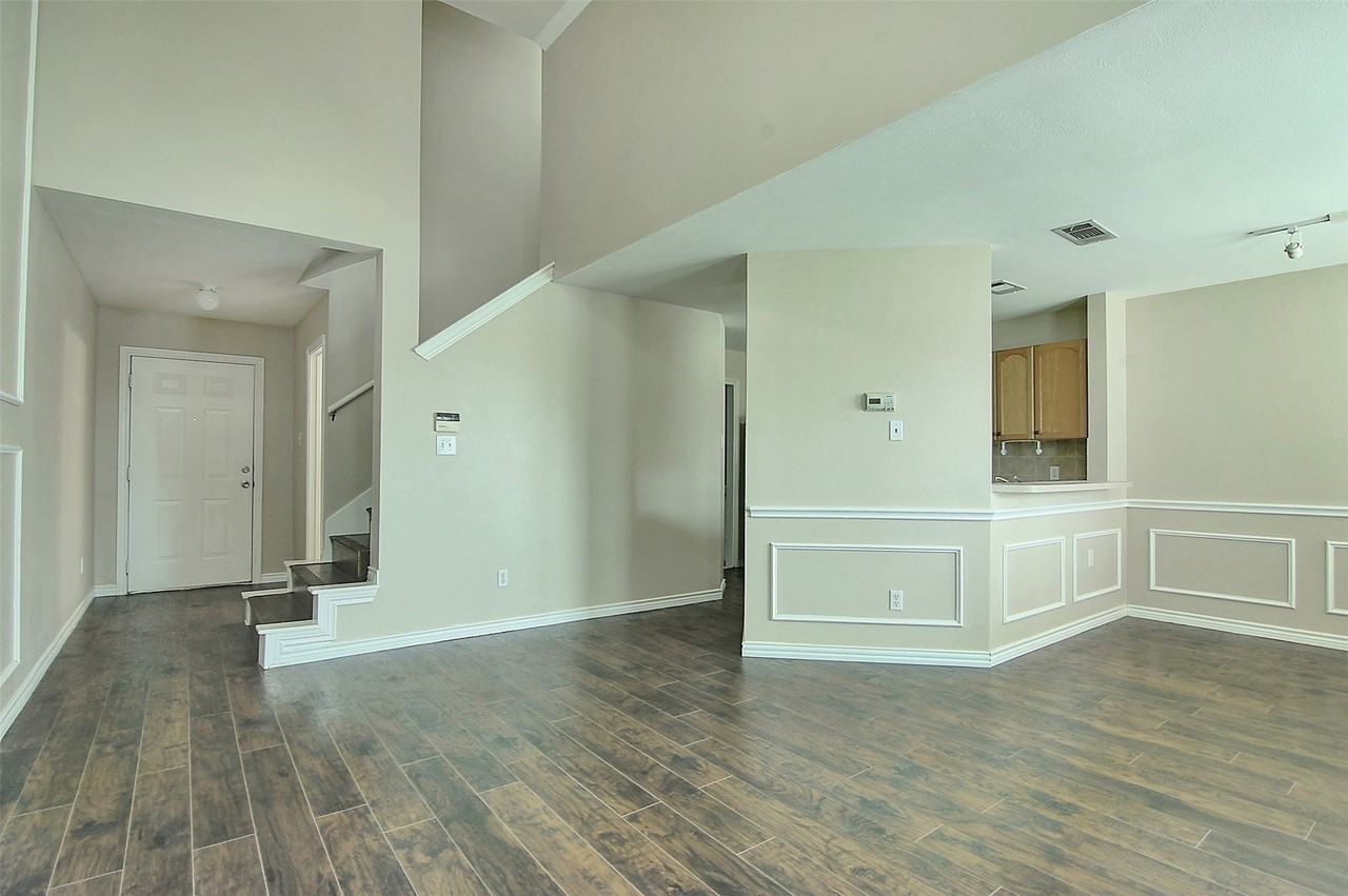 12816 Seaside Dr - Photo 3 of 17