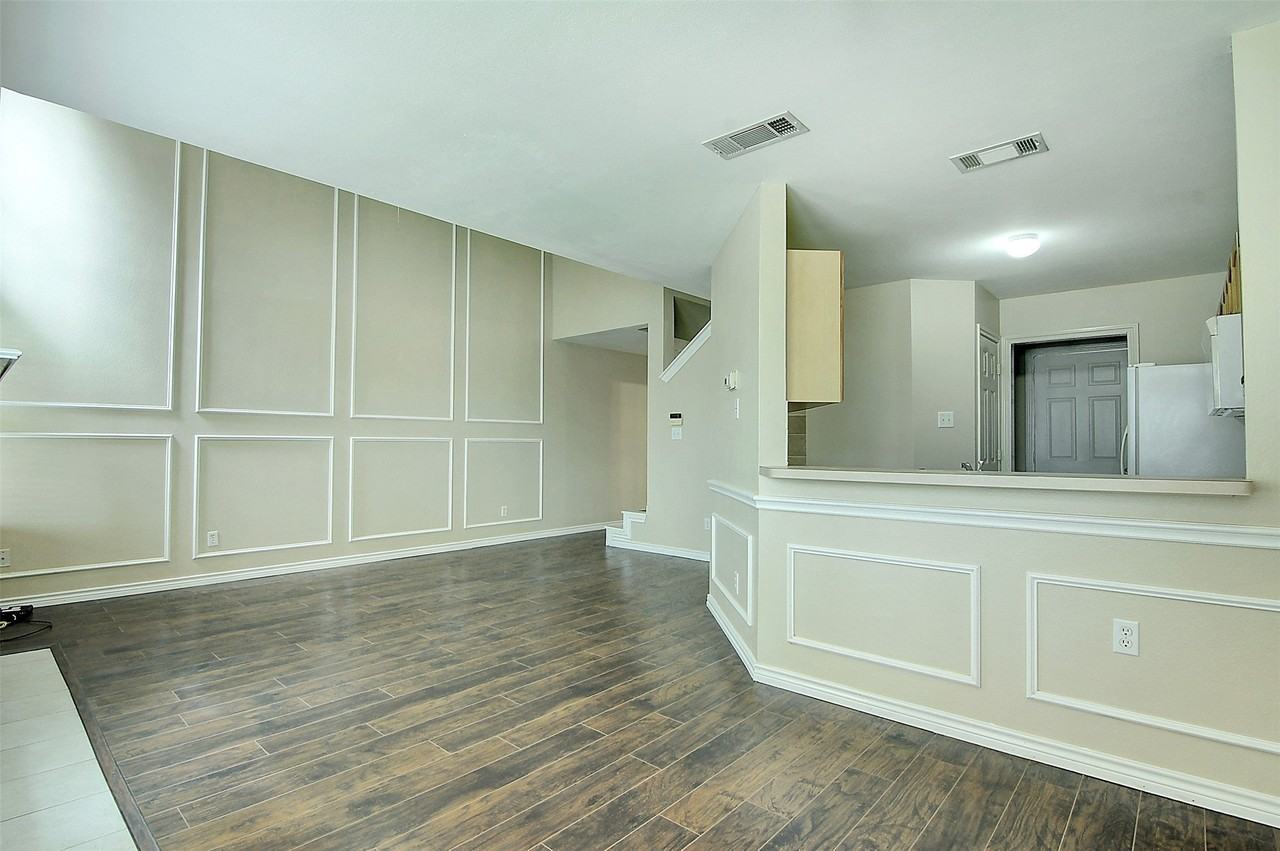 12816 Seaside Dr - Photo 4 of 17