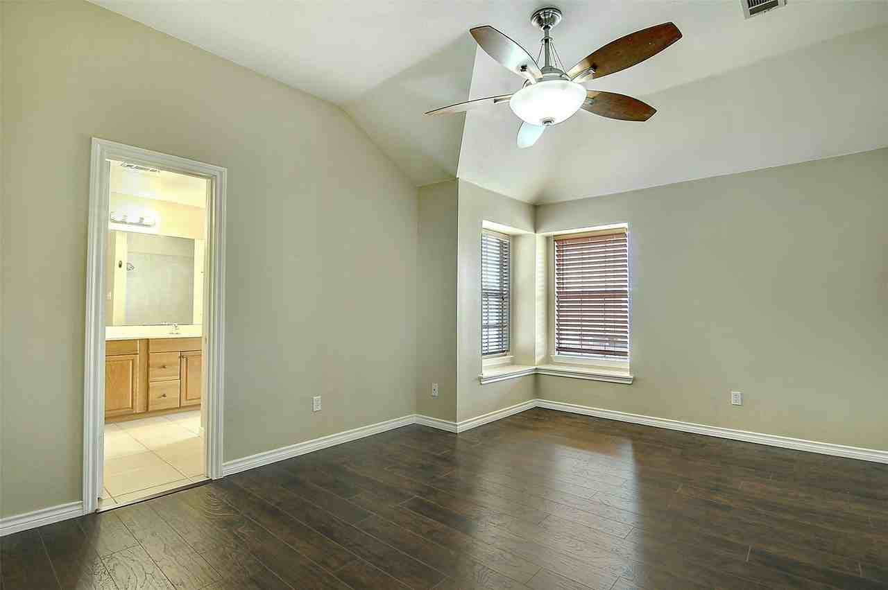 12816 Seaside Dr - Photo 7 of 17