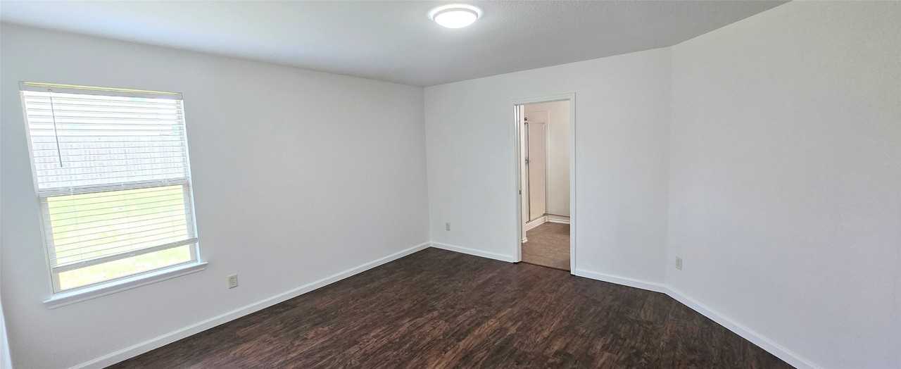 323 Vernon St - Photo 6 of 15
