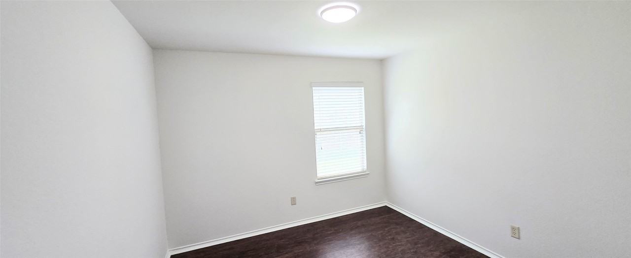 323 Vernon St - Photo 7 of 15
