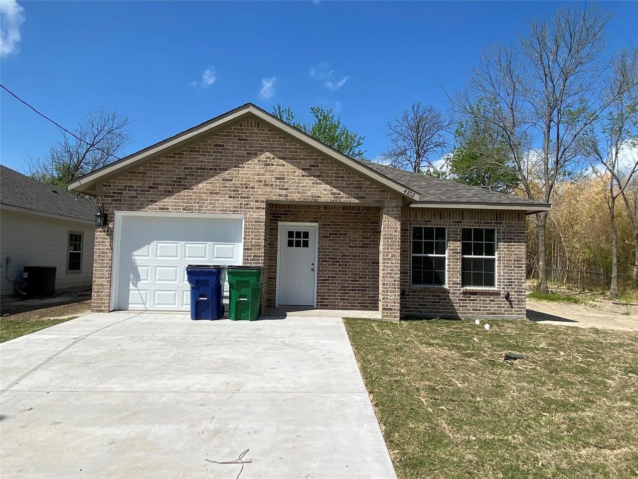 3406 Avon Dr