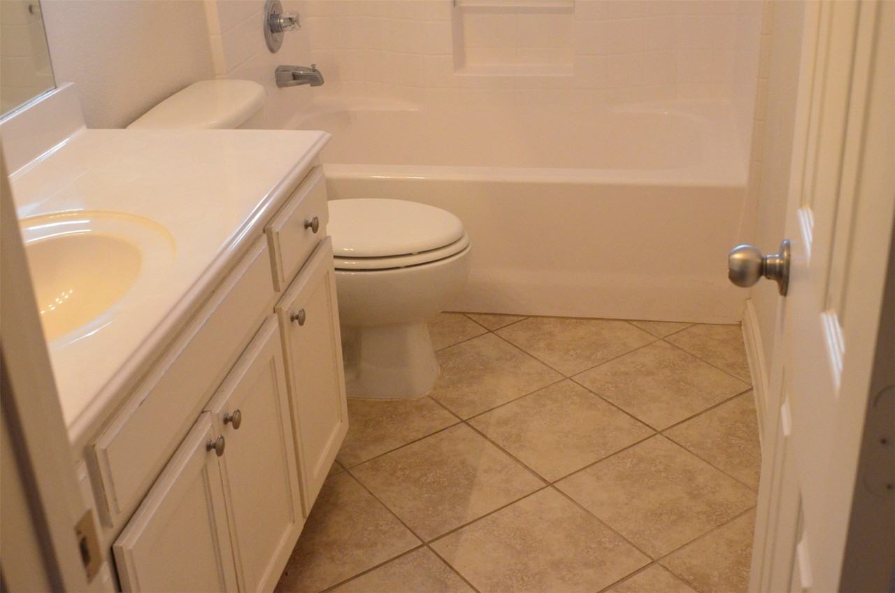 981 Crockett Dr - Photo 2 of 21
