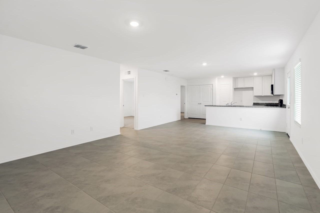 7109 Gray Wolf Ln - Photo 3 of 27