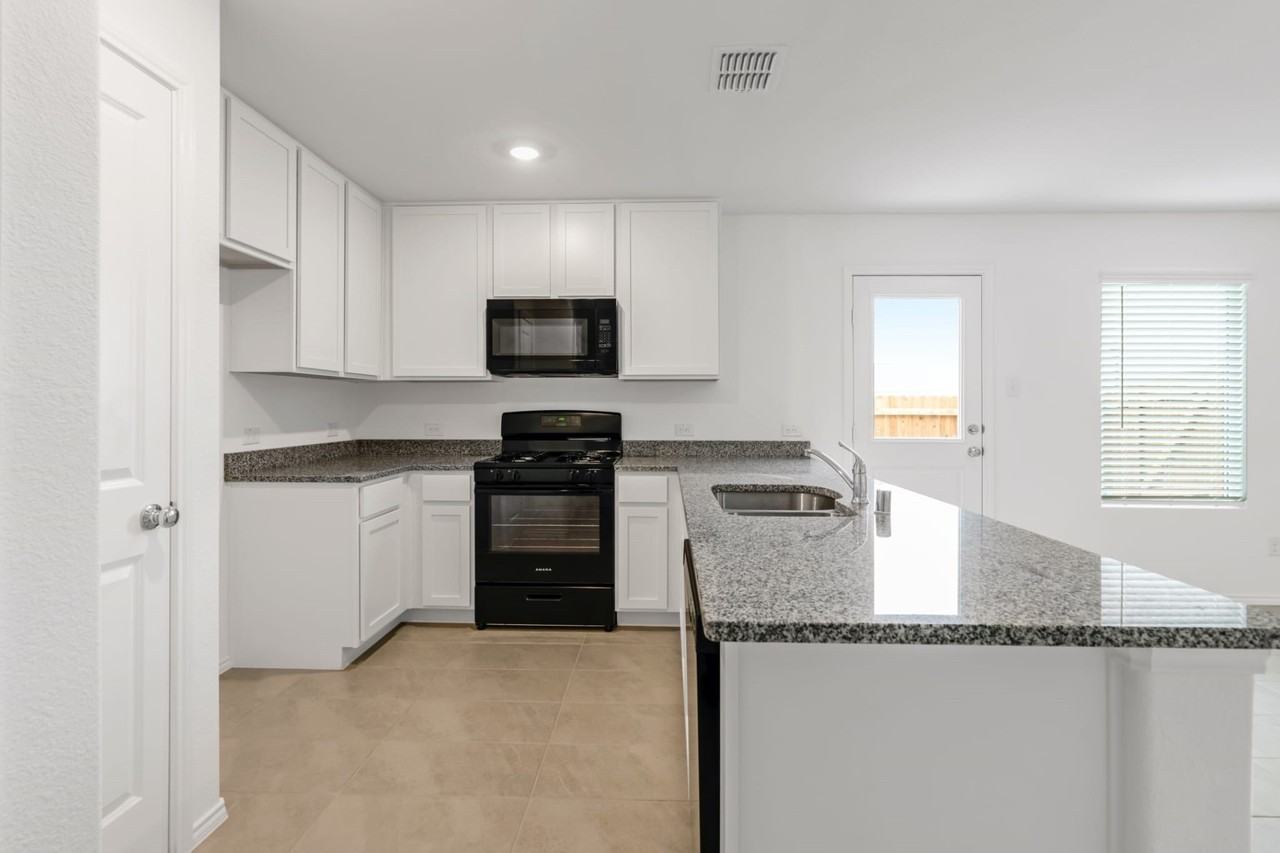 7109 Gray Wolf Ln - Photo 4 of 27