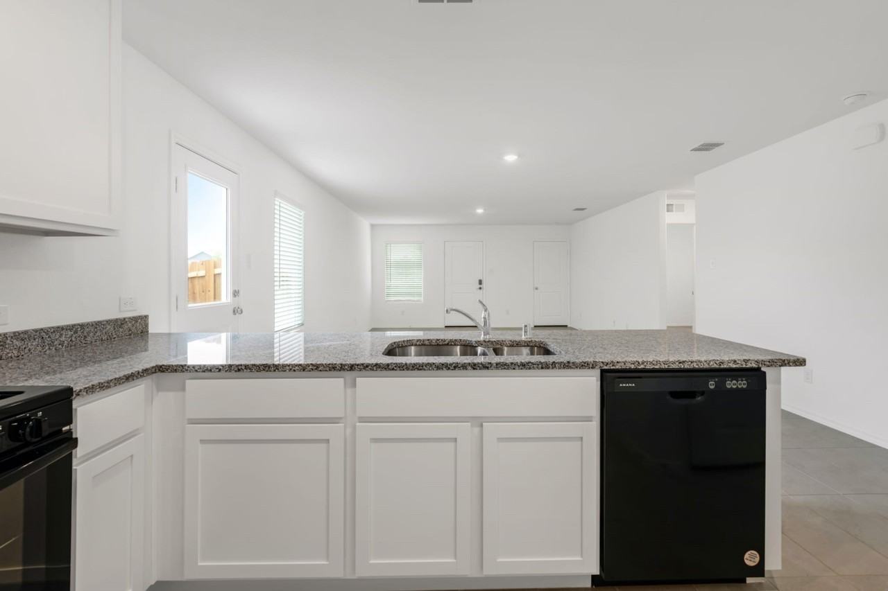 7109 Gray Wolf Ln - Photo 6 of 27