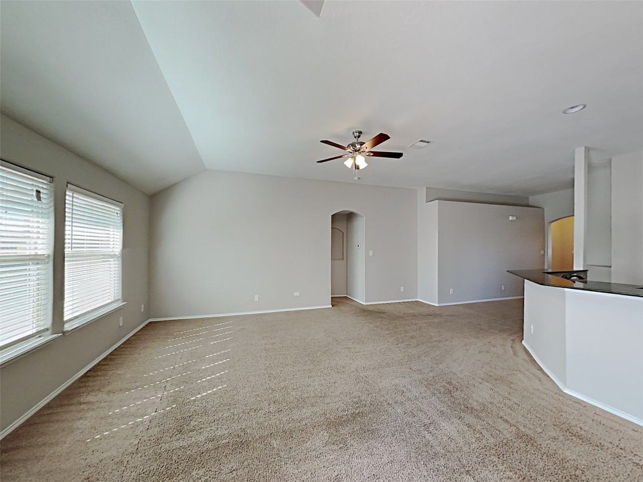 632 Hutchins Dr - Photo 5 of 16