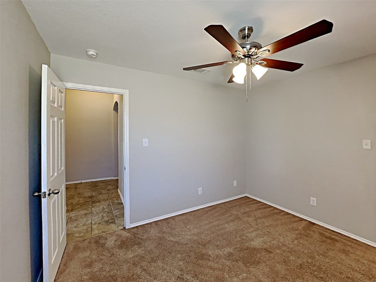 632 Hutchins Dr - Photo 6 of 16